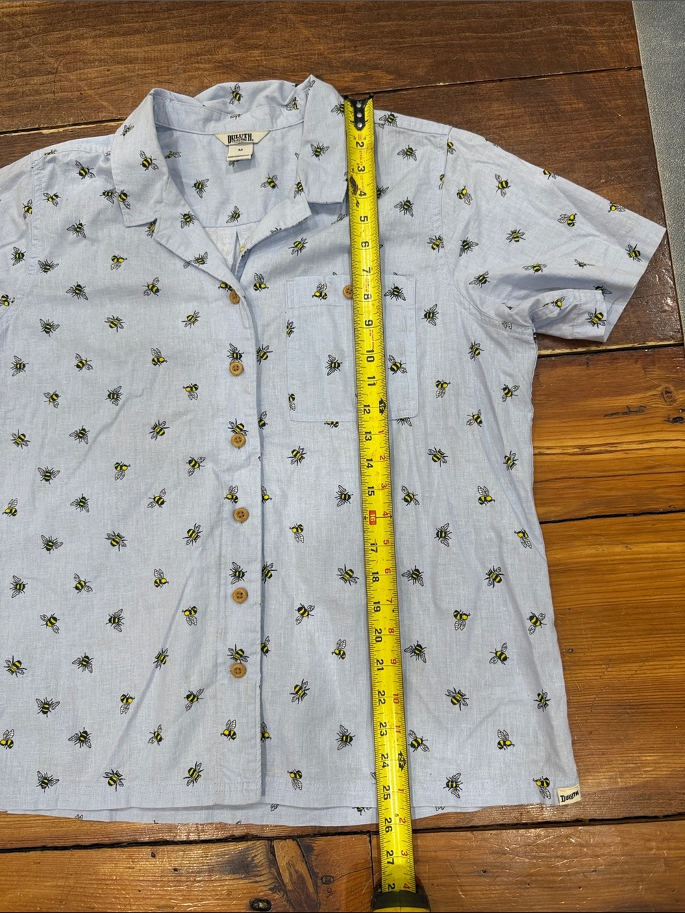 Duluth Trading Co Light Blue Short Sleeve Button-Down with Bee Print Size medium - Picture 6 of 12